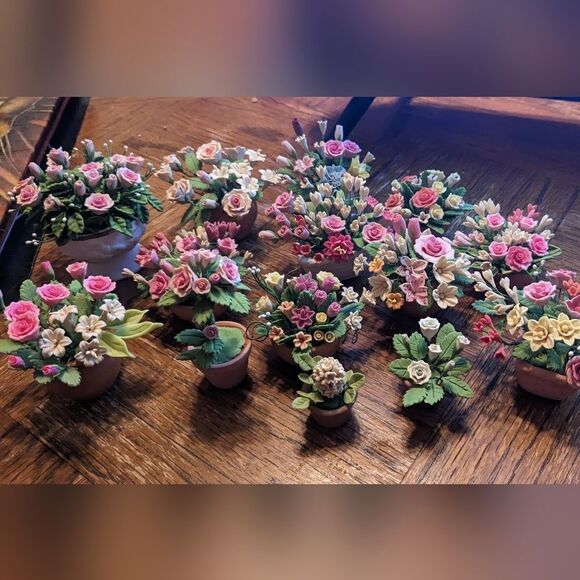 14 different miniature porcelain flower arrangements - Picture 10 of 13